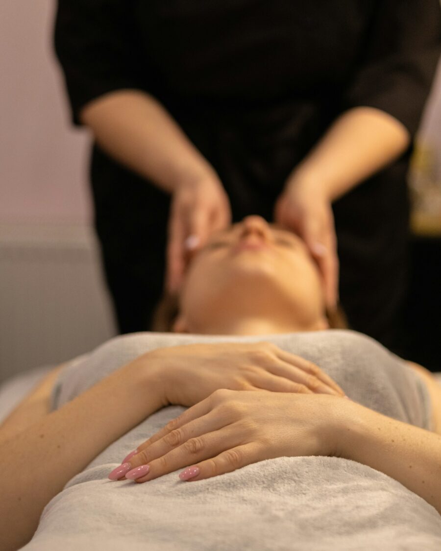 Massage du visage en cabine